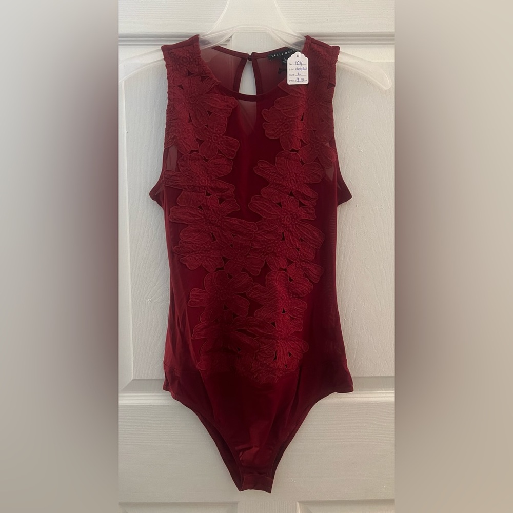 Haute monde, large, red
